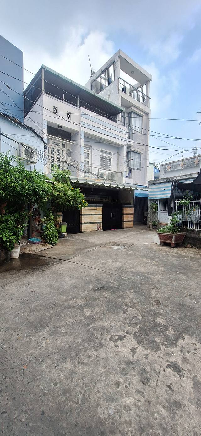 Nhà 3 tầng Lò Gốm, Quận 6 - 65m² giá 6 tỷ - Phù hợp cho gia đình và cho thuê!