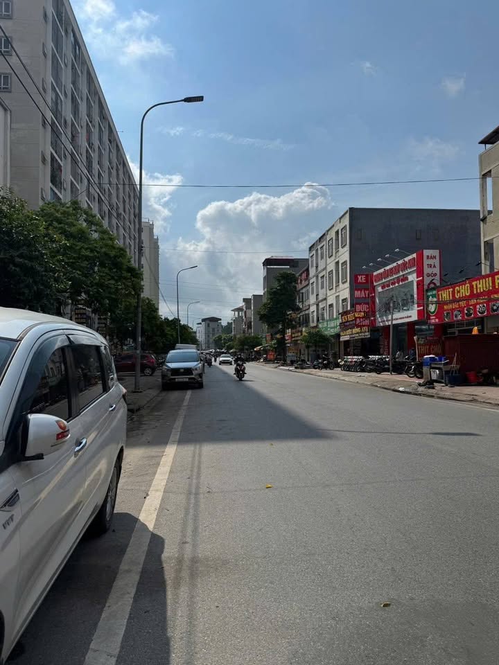 Nhà 3 tầng mặt đường Đàm Văn Lễ, Đa Cấu, 90m² - Đầu tư sinh lời bền vững!