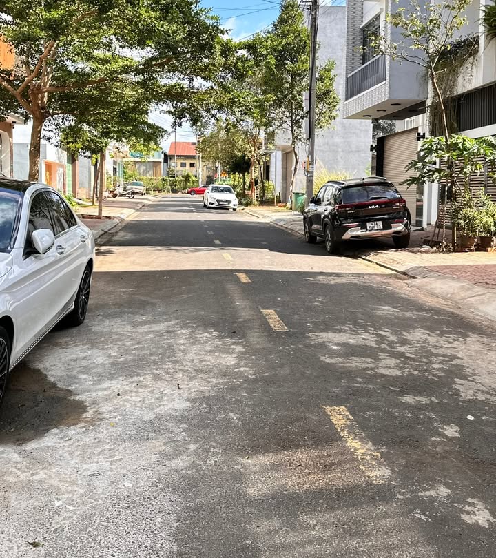 Nhà 3 tầng khu đấu giá Hà Huy Tập, 82m² giá 7.9 tỷ - Đầu tư sinh lời ngay!