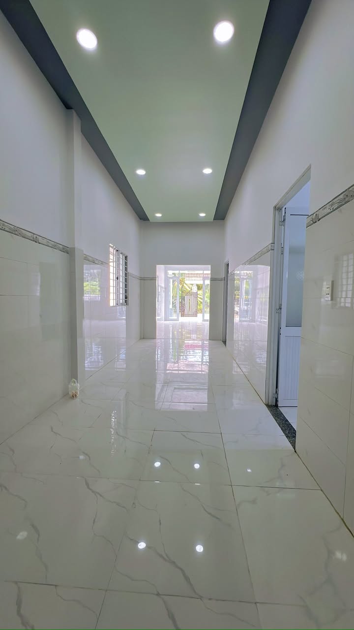 Nhà mặt tiền Kênh Tập Đoàn 1, Bến Tre 310m² - Sẵn sàng ở ngay!