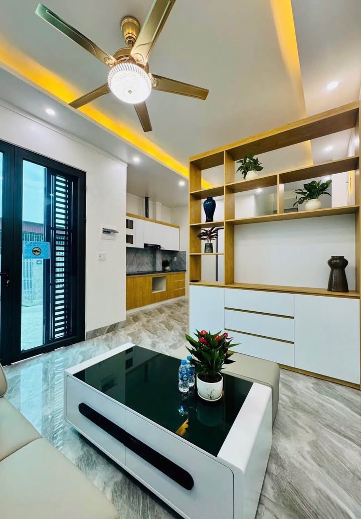 Nhà 2 tầng tại Quận An Dương 50m² giá 1.8 tỷ - Sân phơi và ô tô đỗ cửa!