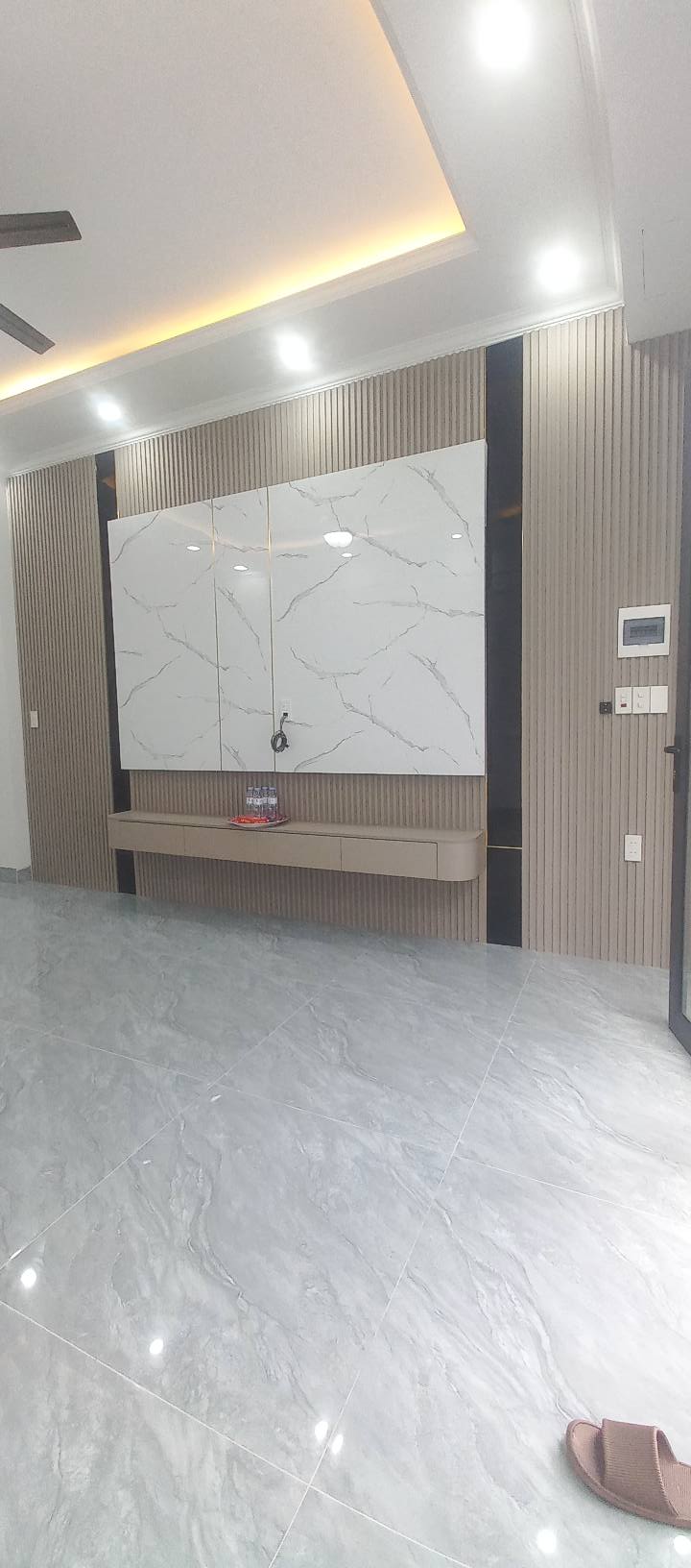 Nhà 3 tầng Hướng Đông Nam Nguyễn Trung Thành, Hải Phòng 41.9m² - Giá chỉ 2.55 tỷ!