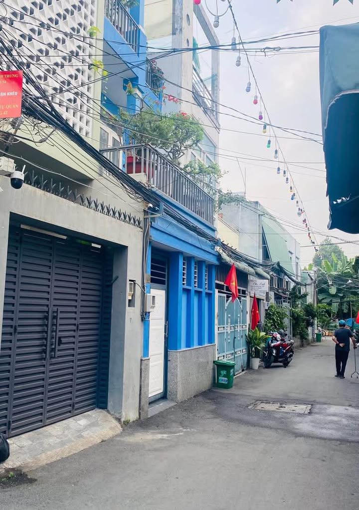 Nhà phố Lê Văn Thịnh, Quận 2, 39m² giá 5.4 tỷ - Hẻm xe hơi, hoàn công đầy đủ!