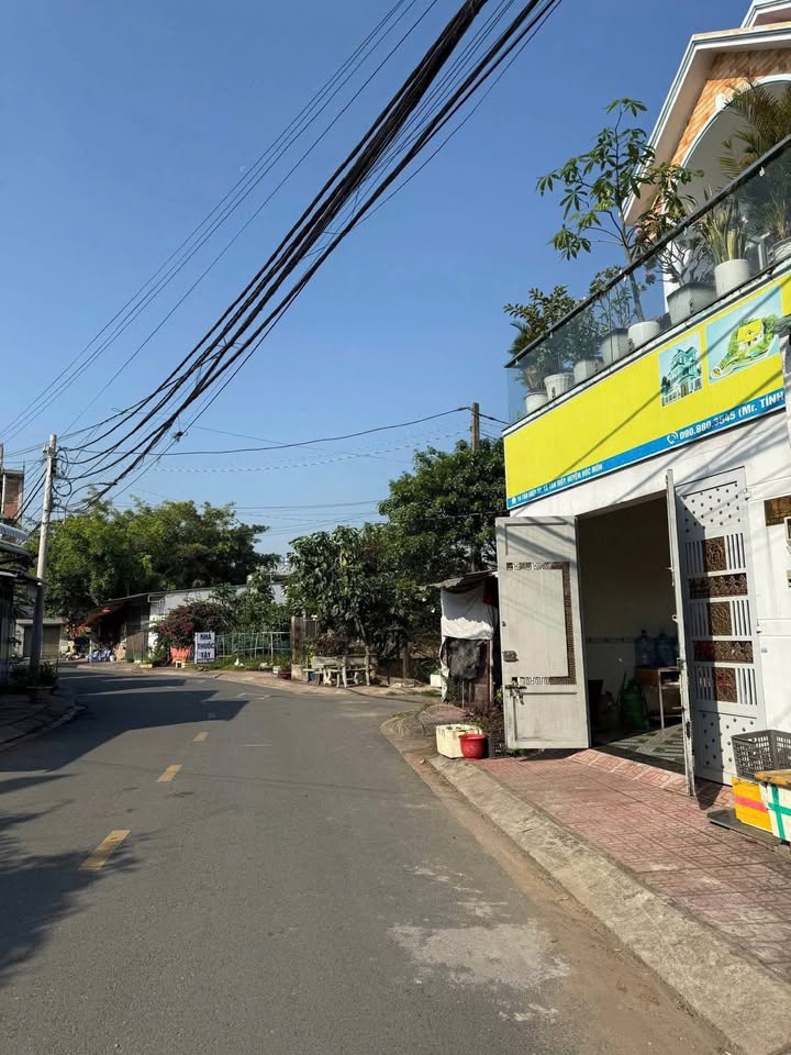 Nhà cho thuê mặt tiền đường Tân Hiệp 32, 85m² giá 9.5 triệu - Thích hợp ở và kinh doanh!