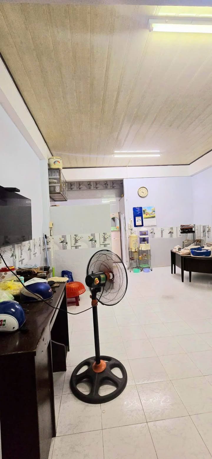 Nhà phố 2 tầng Lũy Bán Bích 40m² giá 3.8 tỷ - Sổ hồng chính chủ, bán gấp!