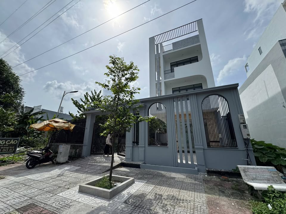 Nhà 1 Trệt 3 Lầu Đường Nguyễn Văn Lưu, KDC Văn Hoá Tây Đô, Cần Thơ - Giá 16.8 Tỷ, Thiết Kế Hiện Đại!