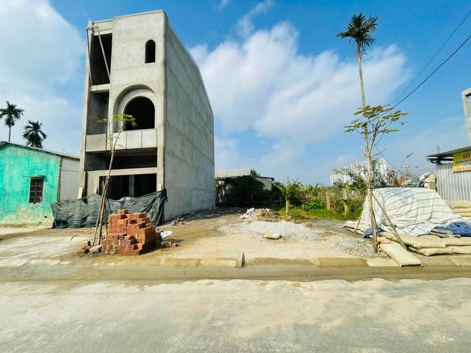 Đất nền Ecogarden, RoyalPark 63.7m² giá 2.45 tỷ - Vị trí đắc địa, giao thông thuận lợi!