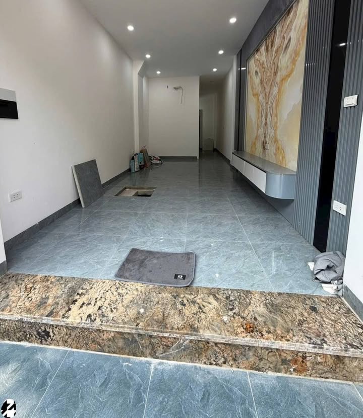 Nhà 5 tầng Tam Hiệp 30m² giá 7.6 tỷ - Thang máy xịn sò, ô tô đỗ cửa!