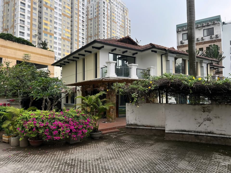 Biệt thự 4 phòng ngủ Thảo Điền 250m² giá 73.700.000 VND - Khu riêng tư an ninh 24/7!