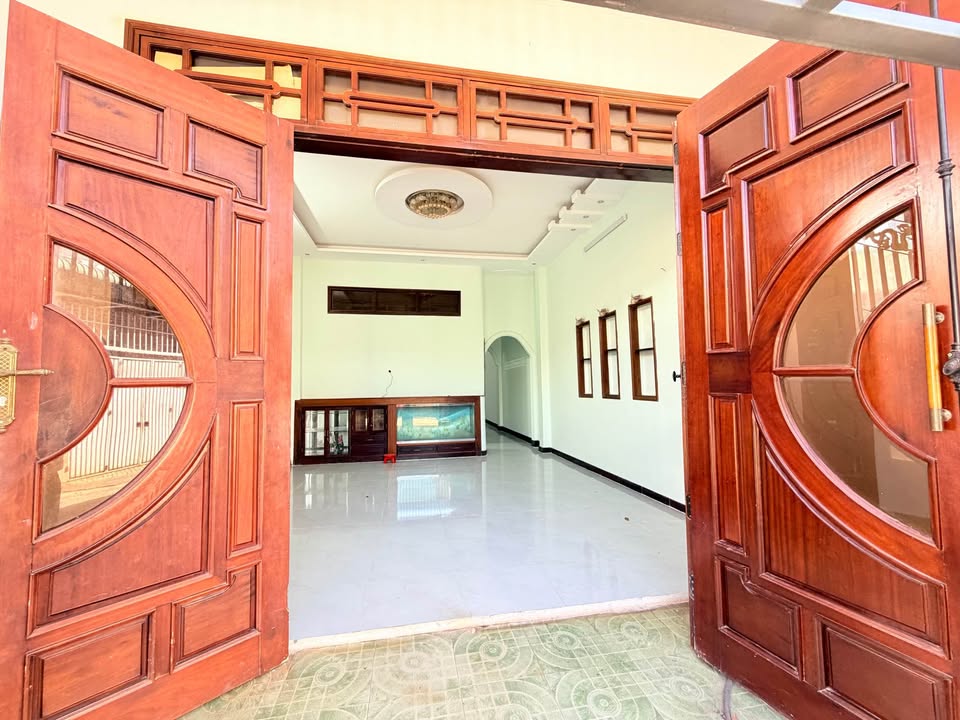 Nhà phố Tân Lợi, Buôn Ma Thuột 91m² giá 3.98 tỷ - Vị trí đắc địa, ô tô vào tận nơi!