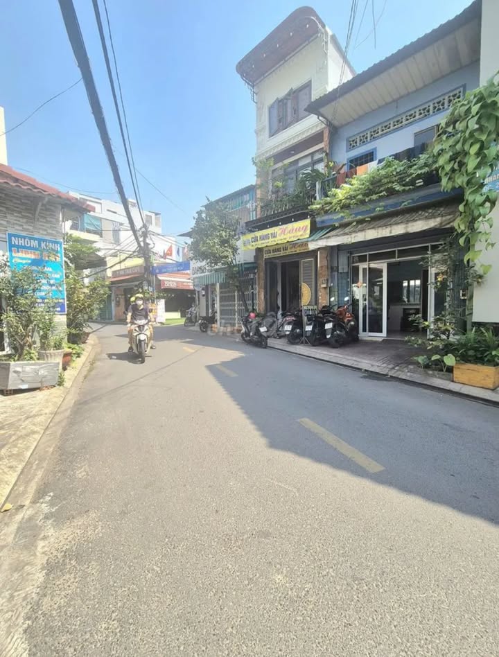 Nhà mặt tiền đường Lê Cảnh Tuân, quận Tân Phú 64m² giá 6.2 tỷ - Đầu tư sinh lời ngay!