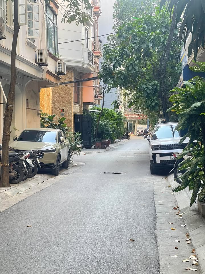 Nhà riêng 8 tầng 50m² Ngõ 61 Lạc Trung - Khu VIP Quận Hai Bà Trưng