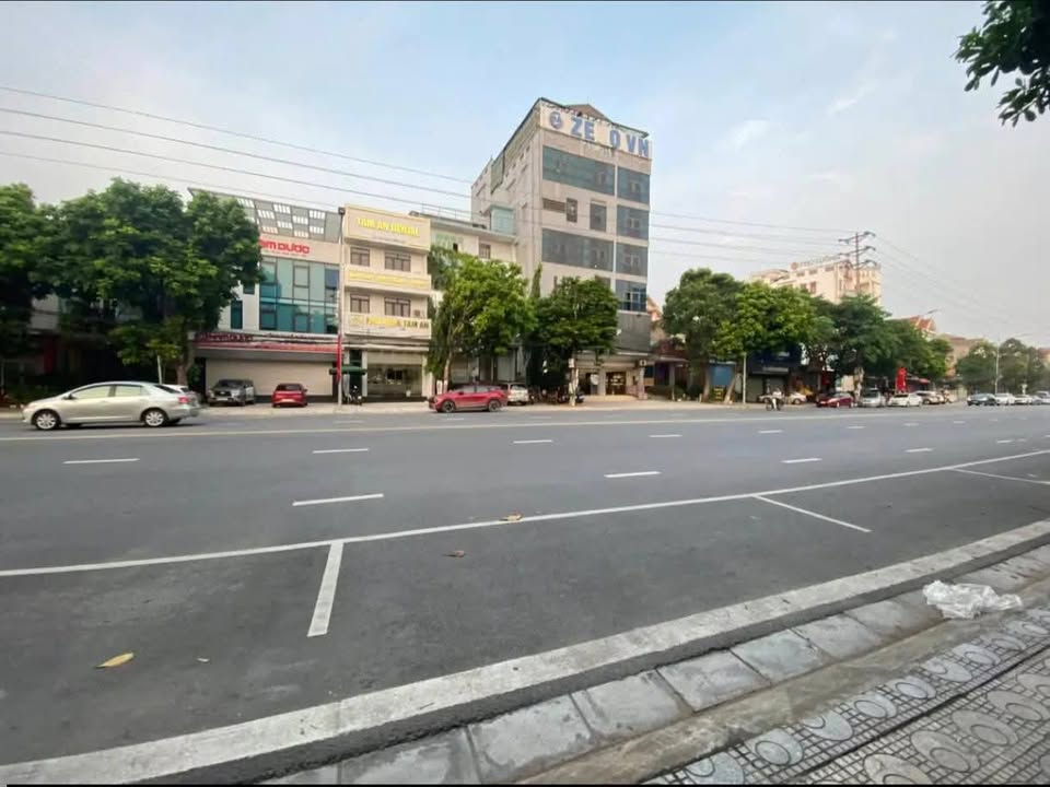 Nhà 4 tầng mặt phố Đại lộ Hùng Vương, Việt Trì 70m² giá 8.6 tỷ - Vị trí kinh doanh đắc địa!