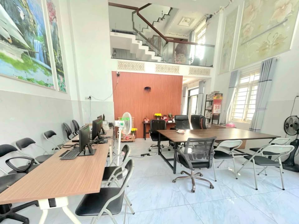 Nhà phố mặt tiền Tên Lửa, Quận 6 - 102m² giá 11 tỷ - Cơ hội đầu tư sinh lời!