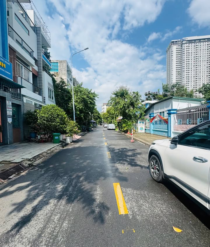 Nhà nguyên căn cho thuê Đường 4A, Quận 7, 90m² - Vị trí đắc địa gần trường mầm non