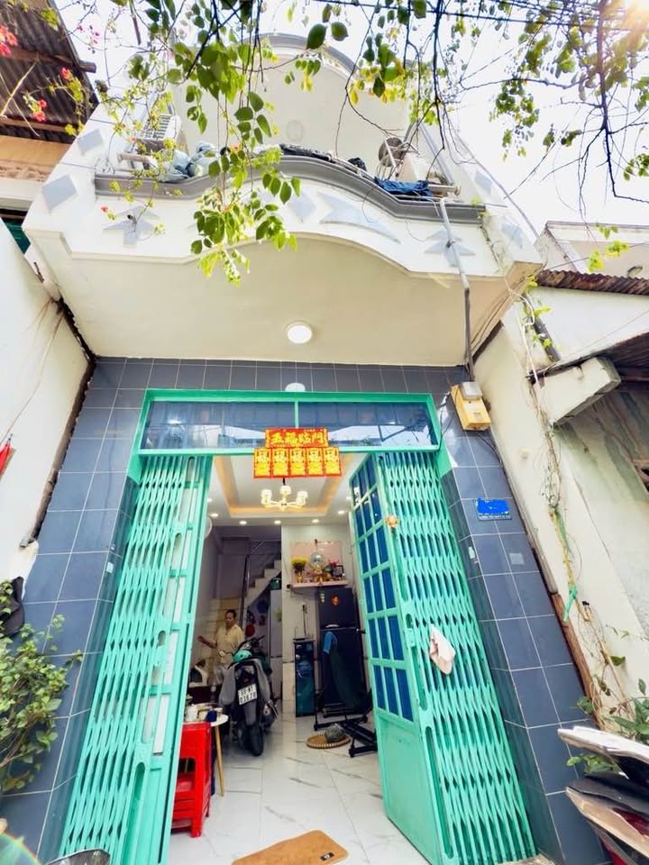 Nhà riêng Phường 15, Quận 8 diện tích 28m² giá 3 tỷ - Nhà kiên cố, cách mặt tiền 100m!