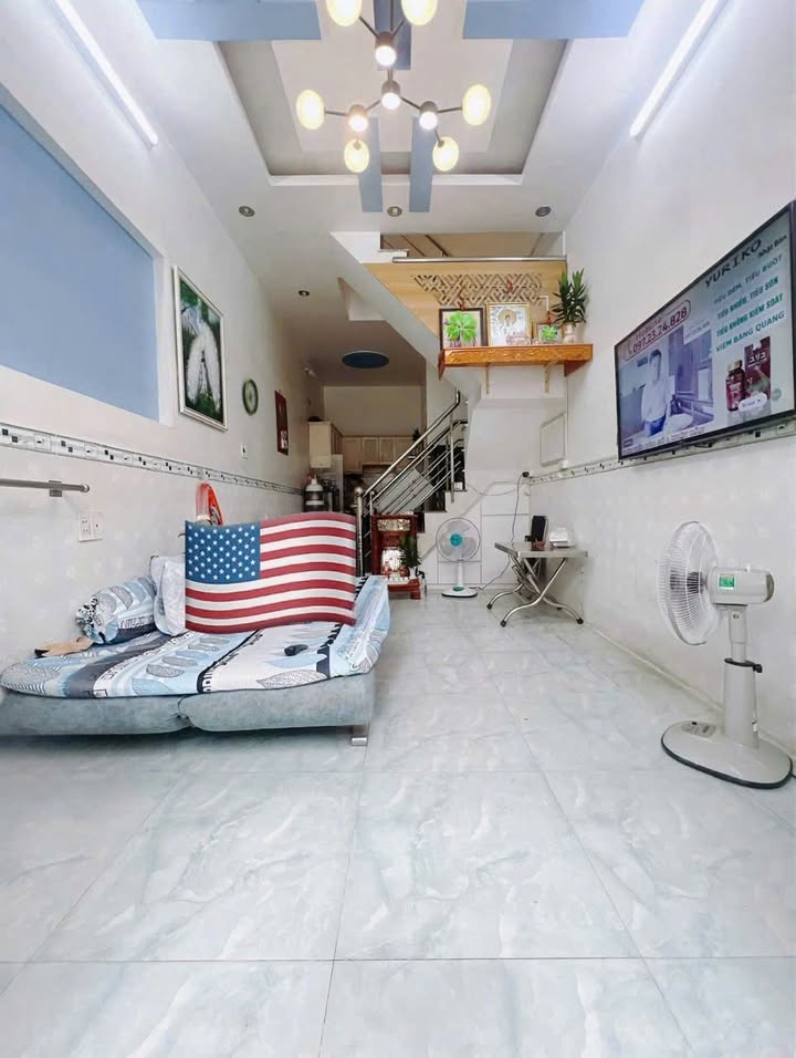 Nhà Đẹp 3 Tầng 4 Phòng Ngủ tại Lê Văn Lương, Nhà Bè - Giá 2.15 Tỷ, Sổ Hồng Rõ Ràng!