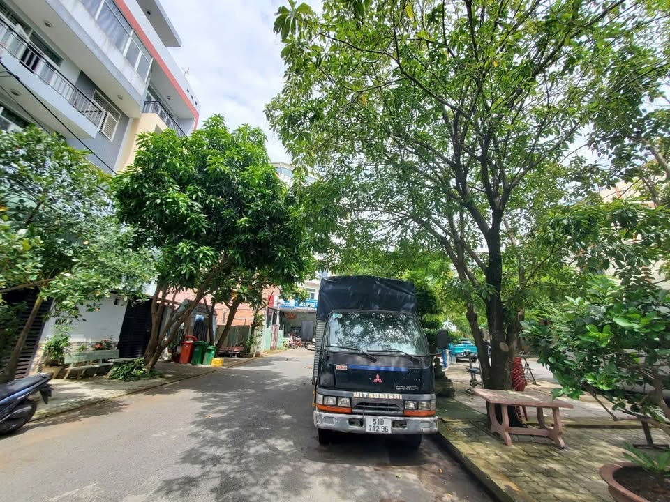 Nhà phố Lý Phục Man, Quận 7, 115m² giá 13 tỷ - View công viên thoáng mát!