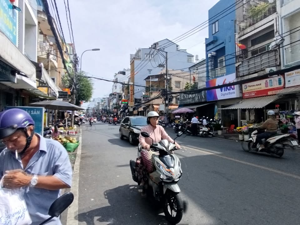 Nhà 54m², 5 tầng tại Nguyễn Thị Tần, Quận 8 - Gần chợ kinh doanh sầm uất!