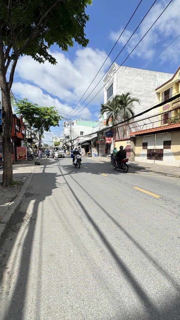 Bán FrontHouse Tôn Đản, Quận 4, 122m² chỉ 20 tỷ - Vị trí kinh doanh đắc địa!