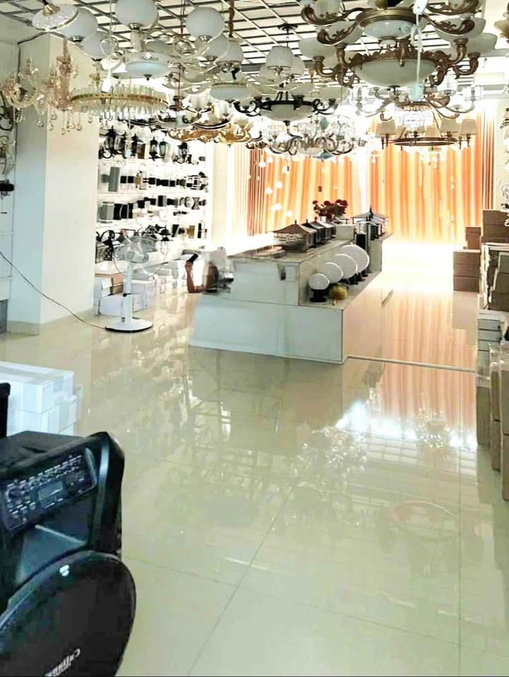 Nhà mặt tiền Âu Cơ, Tân Bình 140m² giá 16 tỷ - Đầu tư sinh lời cao!