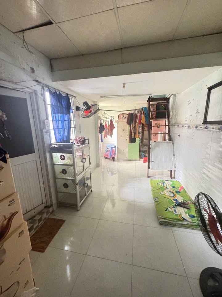 Nhà Quận 4, Hẻm Bến Vân Đồn, 21.1m² chỉ 2.15 tỷ - Phong thủy tốt, nở hậu!