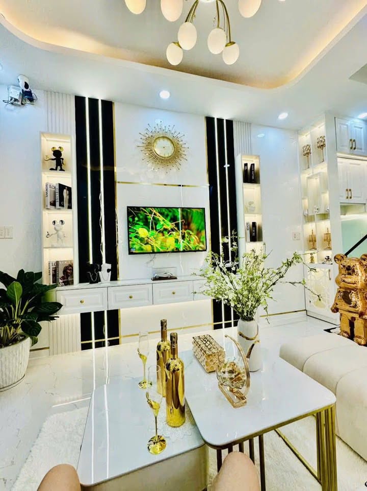 Nhà phố Nhà Bè 22m² giá 1.95 tỷ - Đầy đủ nội thất, sẵn sàng vào ở!