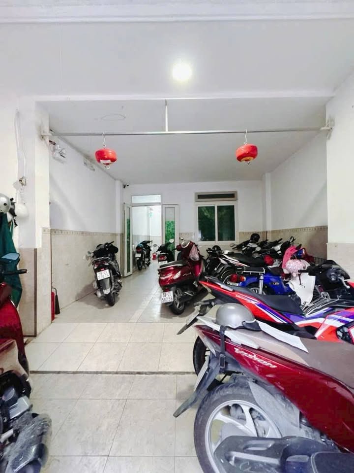 Nhà chính chủ bán hẻm 670 Đoàn Văn Bơ, Quận 4, 69m² giá 7.8 tỷ - Thu nhập 25 triệu/tháng!
