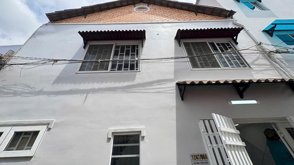 Nhà trệt lầu 1283 Huỳnh Tấn Phát, Q.7, 20m² giá 2.59 tỷ - Đầy đủ nội thất ngay!