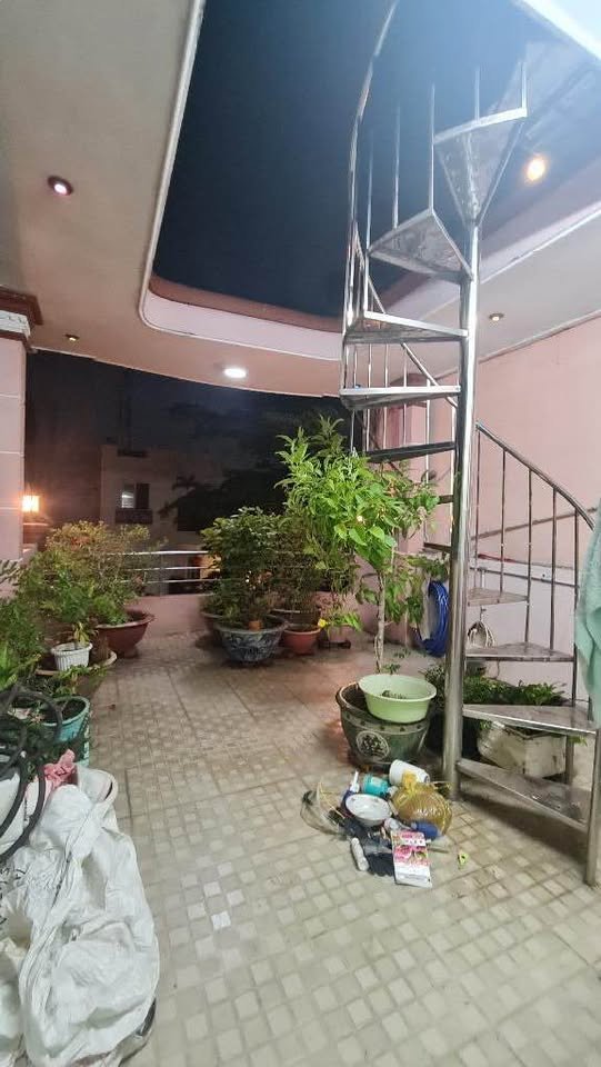 Nhà Bà Hom 68m² 5 tầng giá 11.5 tỷ - Cơ hội sở hữu ngay!