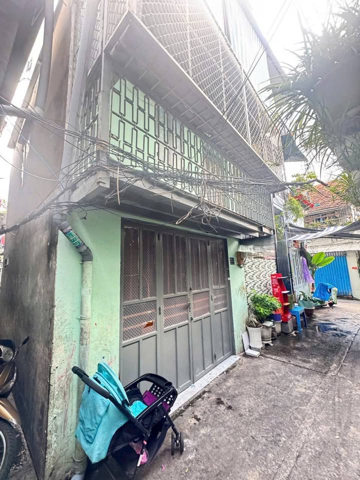 Nhà bán góc hẻm Hoàng Diệu, Quận 4, 16.8m² giá 2.35 tỷ - Đầu tư sinh lời cao!