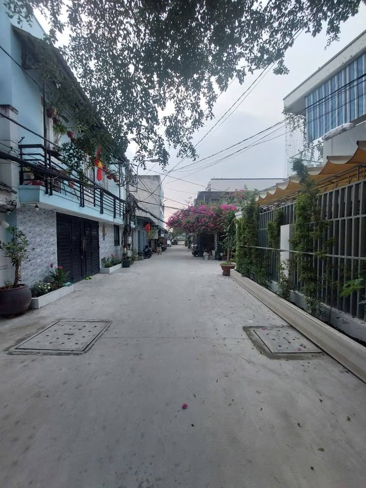 Nhà phố 3 tầng hẻm ô tô Lê Văn Lương 42m² giá 3 tỷ - Tiện ích đầy đủ