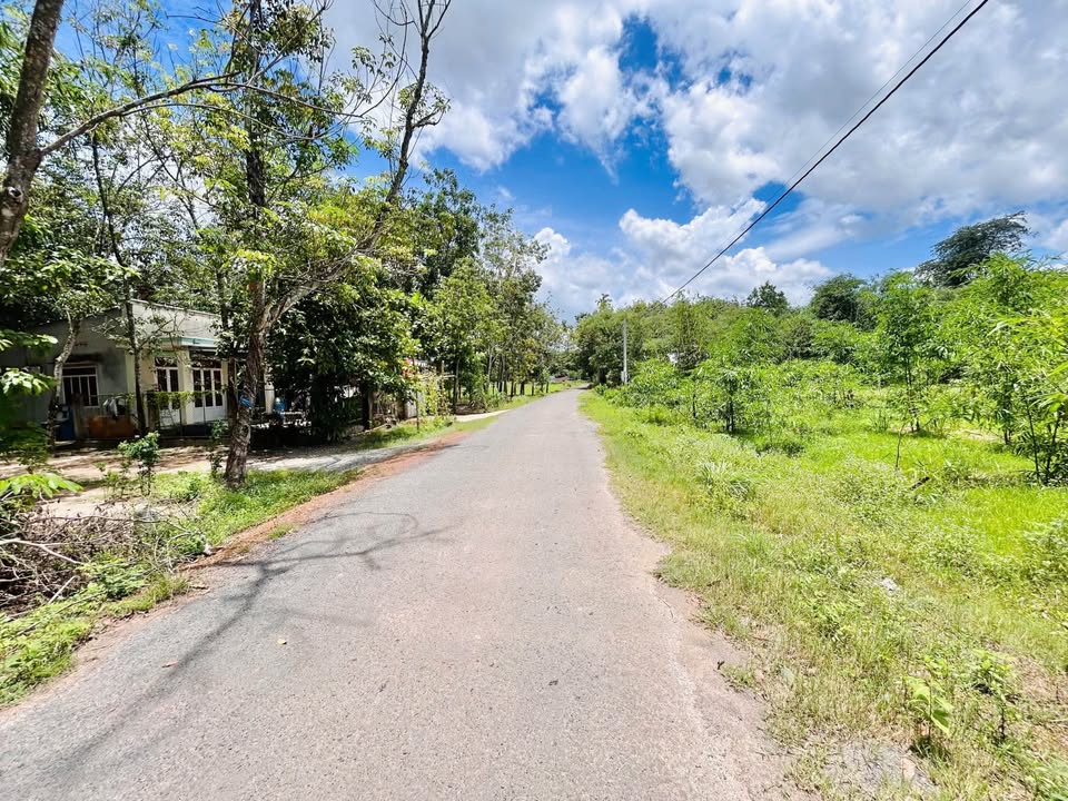 Đất thổ cư Dương Minh Châu 500m² giá 700 triệu - Sổ hồng chính chủ, view núi đẹp!