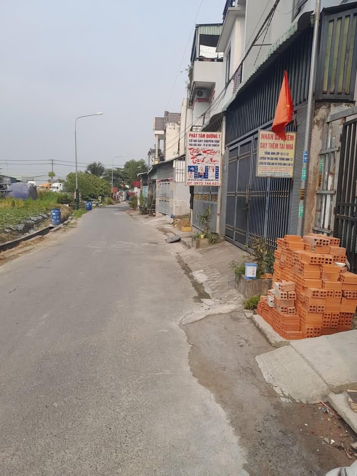 Nhà phố 2 tầng Tân Bình Dĩ An 155m² giá 2.1 tỷ - Nhà mới hoàn thiện, chỉ việc vào ở!