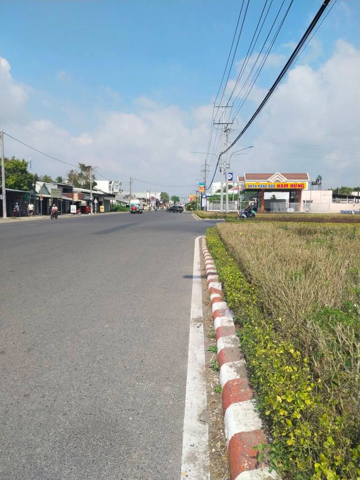 Bán nhà KDC Vĩnh Hòa Hiệp 100m² giá 1.7 tỷ - Nhà hiếm, giao thông thuận tiện!