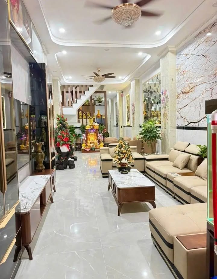 Nhà mặt tiền Hoàng Văn Thụ, Quận Tân Bình 100m² giá 12.9 tỷ - Sẵn sàng ở ngay!