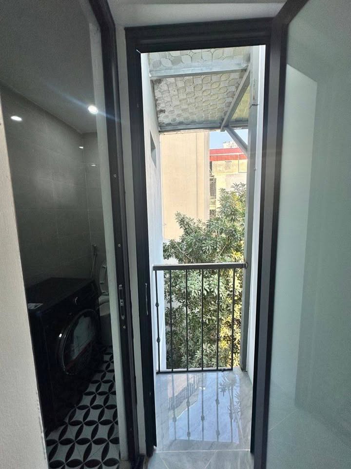 Nhà mới Minh Khai 20m² giá 3 tỷ - Gần ô tô, view trường học