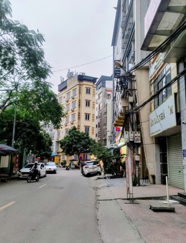 Nhà mới Cầu Giấy 50m² giá 13.6 tỷ - Thiết kế hiện đại, sẵn sàng vào ở!