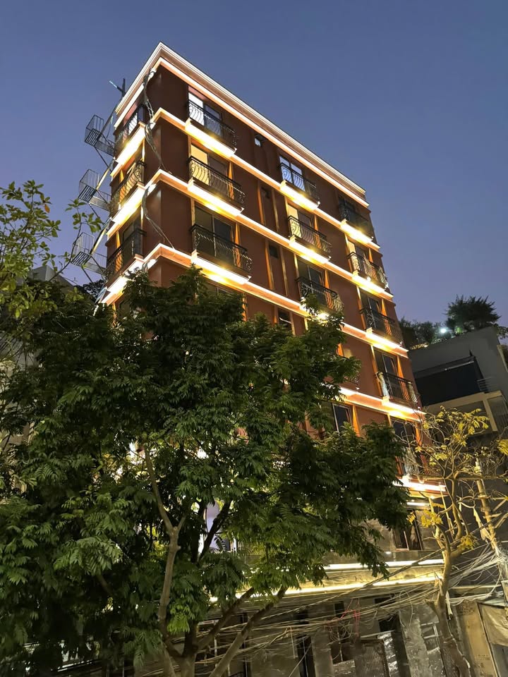 Nhà phố Huỳnh Thúc Kháng, Đống Đa, 125m² giá 8.8 tỷ - Kinh doanh siêu đỉnh!