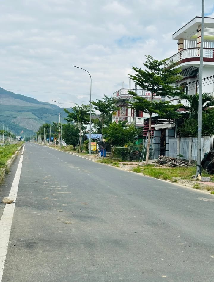 Đất thổ cư 400m² Thôn Thạnh Lâm - Giá 2 tỷ - Vị trí đắc địa gần trung tâm