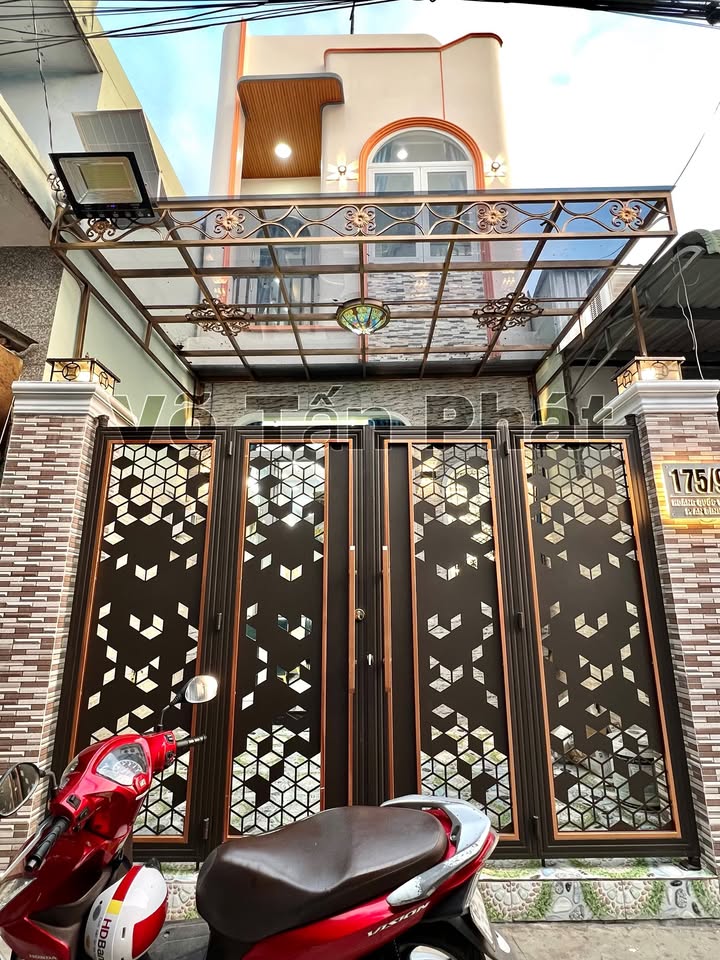 Nhà phố 2 tầng tại Hẻm 170 Hoàng Quốc Việt 115m² giá 3.29 tỷ - Đầy đủ nội thất, sẵn sàng vào ở!