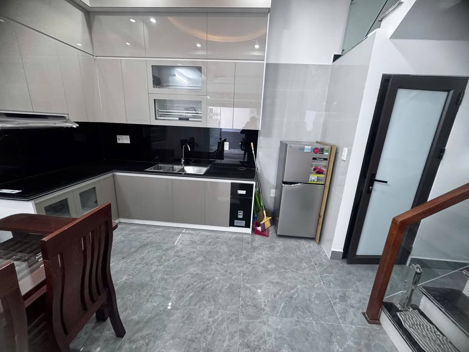 Cho thuê nhà 4 tầng tại Văn Cao, Hải Phòng 50m² - Full nội thất, sẵn sàng vào ở!