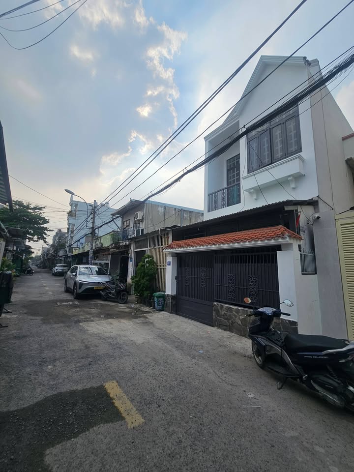 Nhà mặt tiền đường HT05 Hiệp Thành Quận 12 81m² giá 5.8 tỷ - Tiện kinh doanh đa ngành!