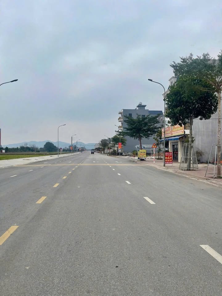 Đất Làn 1 Trần Danh Tuyên 90m² giá 5 tỷ - Vị trí đẹp, đầu tư sinh lời!