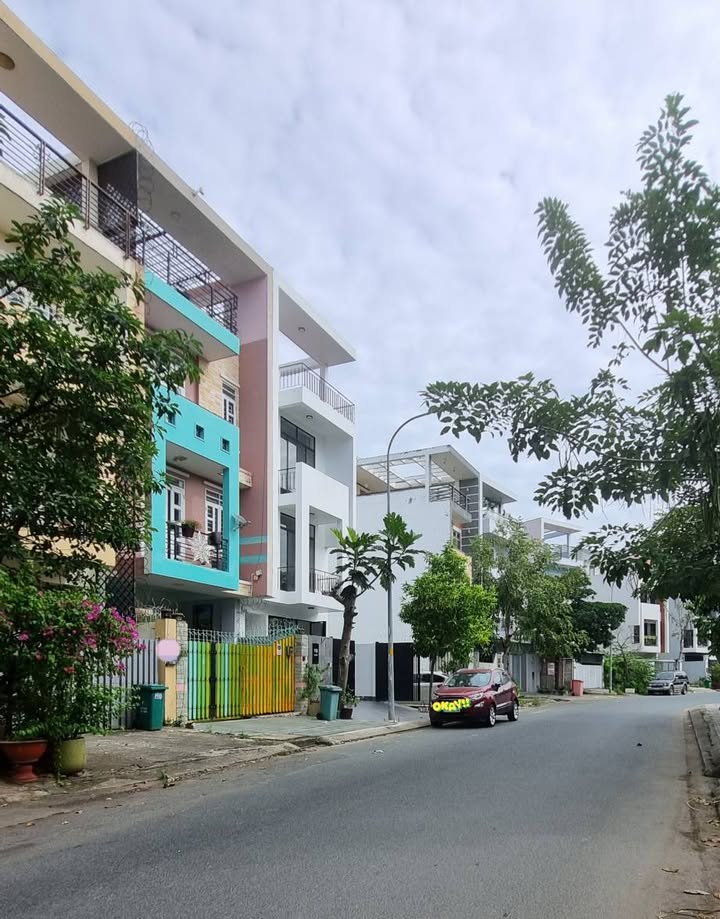 Nhà phố 3 tầng KDC cao cấp Lê Văn Lương, 89m² giá 6 tỷ - Ô tô vào tận nhà!