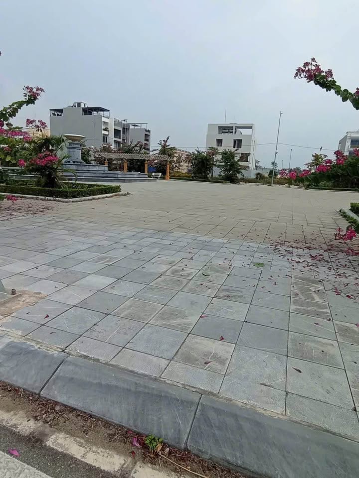 Lô đất khu đô thị Nguyễn Công Trứ 92m² giá 6.x tỷ - Mặt tiền rộng, vị trí đẹp!