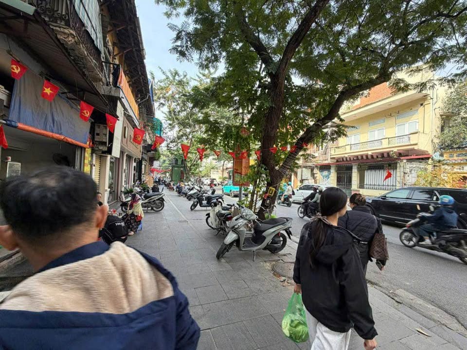 Nhà mặt phố Nguyễn Khuyến, Đống Đa 29m² giá 16,8 tỷ - Vị trí cực hiếm, kinh doanh đỉnh!