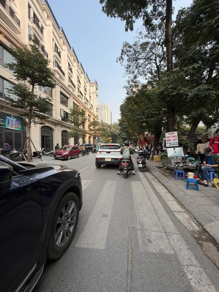 Bán Shophouse Chùa Láng, Đống Đa 120m² giá 103 tỷ - Kinh doanh lý tưởng!