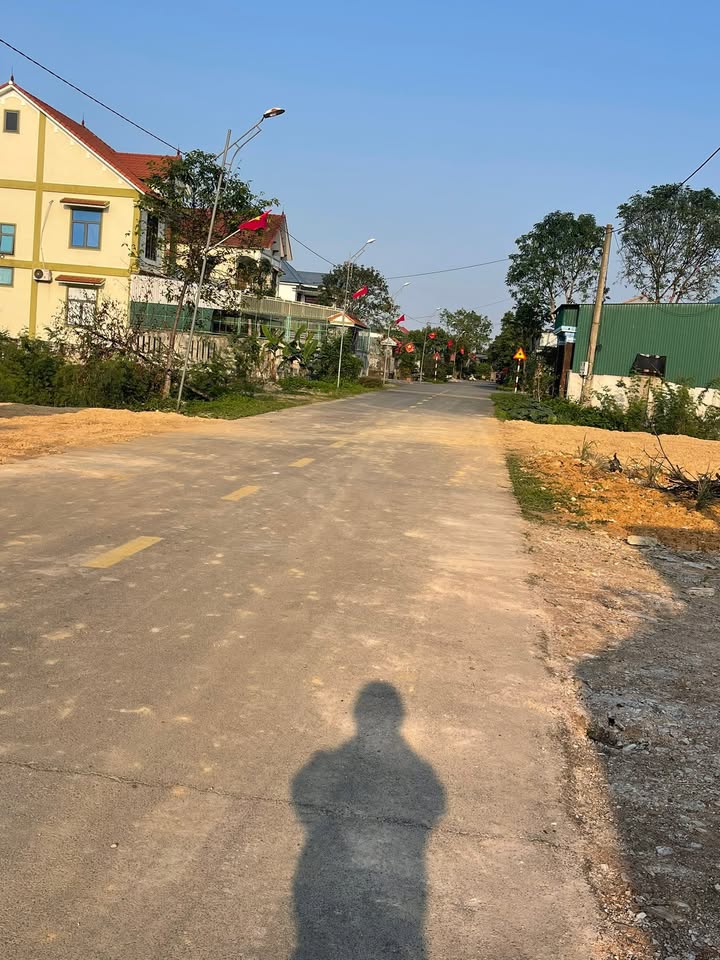 Đất nền xã Tùng Ảnh, Đức Thọ 200m² giá 2.4 tỷ - Sổ đỏ chính chủ, vị trí đẹp cạnh hồ