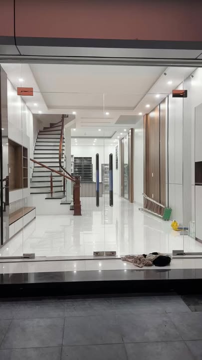 Nhà 3 tầng Hà Khánh A 108m² giá 6 tỷ - Sân ô tô rộng rãi, tiện nghi!